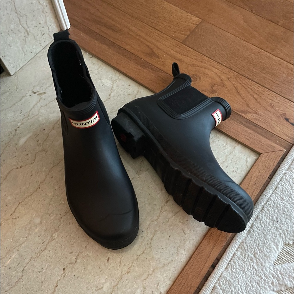 Size 10, Hunter waterproof comfortable warm black boots